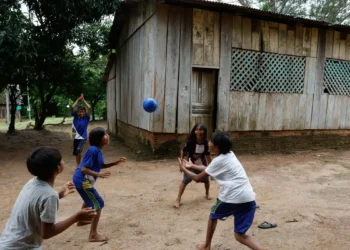 Unicef mapeia cidades onde crianças estão expostas a riscos ambientais