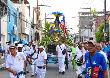 População lota as ruas do Centro Histórico de Salvador para celebrar a Independência do Brasil na Bahia