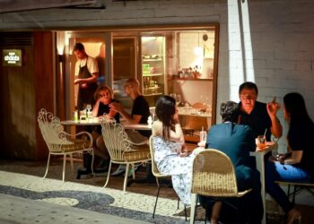 Dia do Amigo: por que a cozinha líbano-mediterrânea combina tanto com a celebração da amizade?