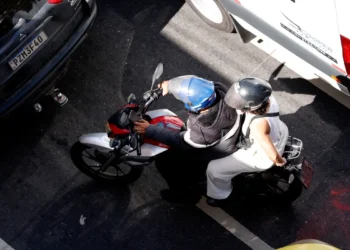 Bombeiros do RJ alertam motociclistas sobre uso dos itens de segurança