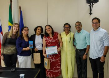 Concurso literário com 3 mil estudantes da rede municipal premia vencedores por protagonismo cidadão