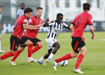 Parma e Burnley monitoram Dânio Djassi, do Portimonense, que mantém foco na pré-temporada