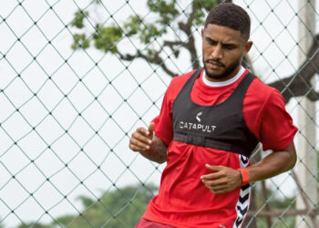 De volta ao futebol tailandês, Willian Lira valoriza o trabalho do técnico brasileiro, Alexandre Gama