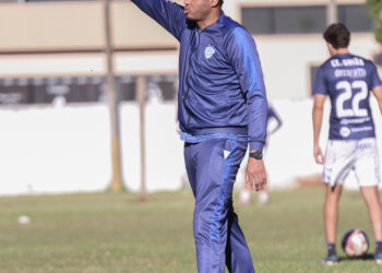 Novo técnico do União, Bruno Saymon aposta em seu conhecimento no futebol paranaense para conquistar acesso