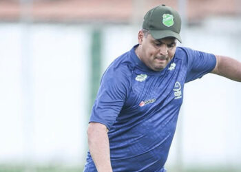 Leston Júnior destaca solidez defensiva do Floresta em sequência sem sofrer gol como visitante