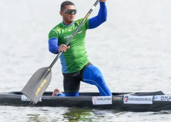 Baiano Isaquias Queiroz é campeão mundial no C1 500m na Polônia