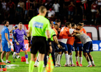 Bahia se recupera, quebra tabu e faz 2×0 no Vitória, dentro do Barradão