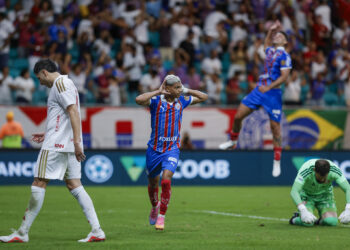 De virada, Bahia vence o Inter e entra no G-5 do Brasileirão