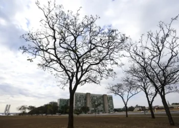 Grande parte do país tem temperaturas elevadas nesta terça-feira