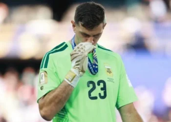 Chelsea acerta contratação de Dibu Martínez por cerca de 7,5 milhões de libras