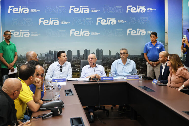José Ronaldo assinou a Lei nº 4.462, que institui o Plano Municipal de Segurança Pública e Defesa Social de Feira de Santana - Fotos ACM...
