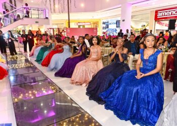 Projeto ‘Brilha, Menina’ realiza sonho de 26 adolescentes com festa de 15 anos em Salvador