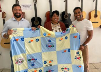 Prefeitura reaproveita camisas do Carnaval e beneficia mais de 100 famílias em Salvador