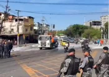 Manifestações contra ação da polícia bloqueiam vias do Rio