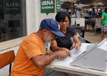 Shopping Bela Vista recebe treinamento do eleitor sobre uso da urna eletrônica