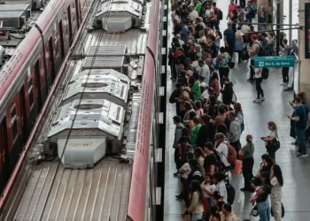 SP: greve na CPTM paralisa parcialmente três linhas de trens