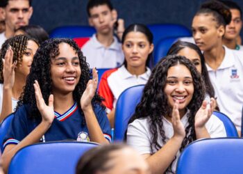 II Semana da Juventude é aberta com homenagem a jovens que se destacam em Camaçari