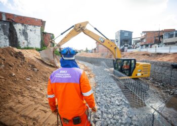 Obras de macrodrenagem avançam no Rio Camaçari e no Riacho da Lama Preta