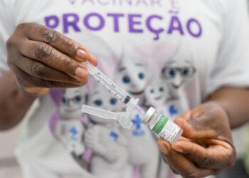 Dia D de Multivacinação leva população às USFs e pontos volantes neste sábado