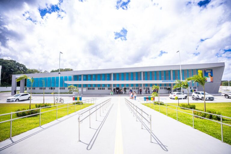 Sesau_chamada_carreta_Agora_tem_Especialistas_Policlinica_Camaçari_Foto_Patrick_Abreu