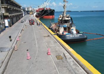 Portos da Bahia entram em operação de treinamento para emergências ambientais
