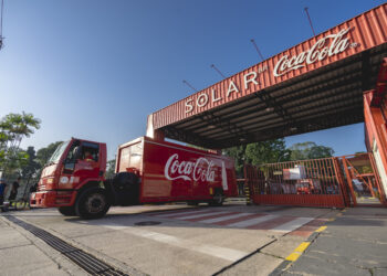 Solar Coca-Cola faz aporte de R$ 80 milhões para otimizar gestão hídrica em fábricas