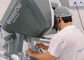 Tecnologia conecta cirurgiões durante operação robótica na Bahia