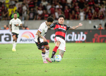 Vitória não resiste ao Flamengo e continua sem vencer fora do Barradão