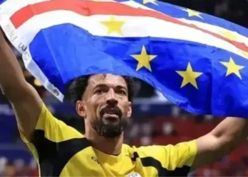 Em meio a rumores de novo clube, Vozinha adia apresentação ao Colo-Cola pela terceira vez