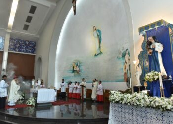 Prefeito participa de missa de abertura da Festa de Santa Dulce dos Pobres