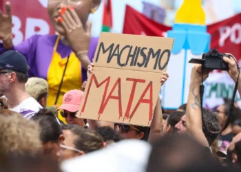 Sobrecarga doméstica expõe mulheres à violência, dizem especialistas