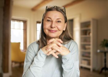 Mais de 70 sintomas e nem todos estão apenas no corpo:  o cuidado integral da mulher na menopausa