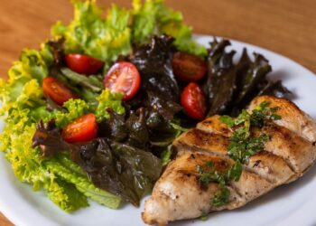 Alimentação saudável ganha mais espaço nos mercados e delicatessens com proteína em destaque