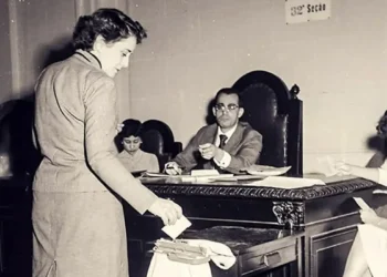 Conquista do voto feminino no Brasil resistiu à misoginia histórica