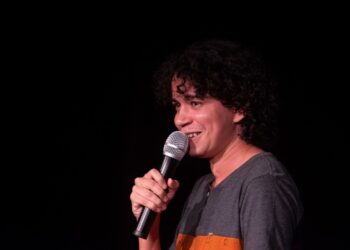 Show gratuito de humor movimenta Pracinha da Cultura no Phoc III