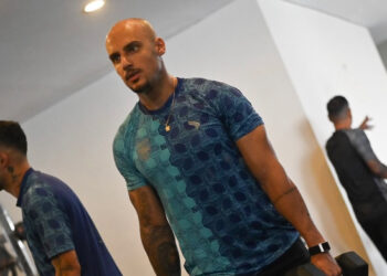 Eleito melhor lateral, Caxambu renova com time da Indonésia em busca de título que escapou por pouco