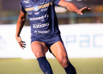 Presente em 85% dos jogos e com três gols marcados, zagueiro alagoano, Luizão, valoriza passagem pelo Aymorés e projeta sequência da carreira
