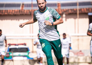 Completando dez anos de carreira, preparador físico Alcindo Oliveira se consolida no mercado e celebra acesso à Série C com o Uberlândia