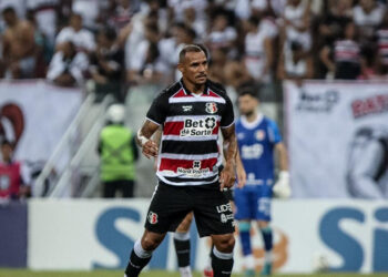 Arilson vibra com vitória na estreia pelo Santa Cruz e projeta última rodada da primeira fase