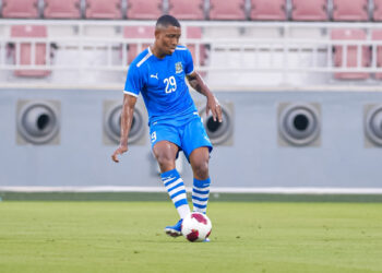 Em seu quinto ano no Bahrein, zagueiro Michel Rocha destaca evolução do futebol no país e projeta largada de mais uma temporada