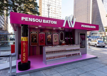 Avon leva a primeira “Banca do Batom” do Brasil ao Shopping Piedade, em Salvador