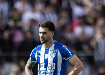 Felipe Vizeu agradece grupo do Avaí, vê força do elenco e projeta encontro com o Sport
