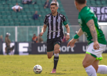 Embalado por sequência invicta, Lucas Dias vê Figueirense focado para reta final da Série C