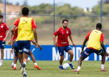 Bahia realiza treino tático antes de duelo com o Athletico
