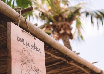Blue Praia estreia Bar de Ostras aos sábados com frutos do mar, vinhos e música em Salvador