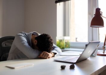 Rotina sem pausas pode levar à sobrecarga mental; exercício é aliado no equilíbrio