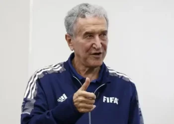 Carlos Alberto Parreira recebe alta após quase três meses internado no Rio