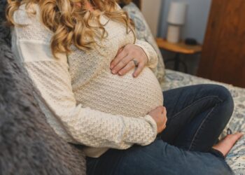Por que tantas gestantes se sentem sozinhas mesmo cercadas de pessoas?
