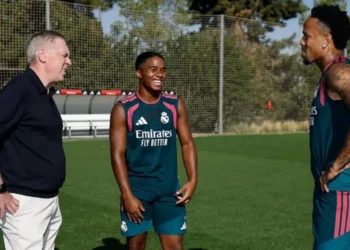 Antes de convocação, Ancelotti visita CT do Real Madrid e reencontra Mourinho