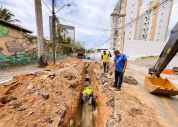 Prefeitura de Lauro de Freitas reforça manutenção de drenagem no Loteamento Jardim Aeroporto